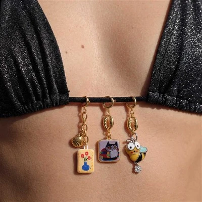 Vintage Art Bikini žavesio pakabukas